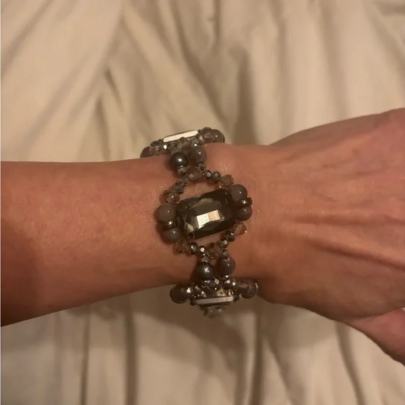 Vintage Chic Silver and Gray Gemstone Bracelet - Picture 16 of 16